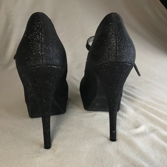 Steve Madden Closed Toe Platform Pumps - Picture 3 of 8